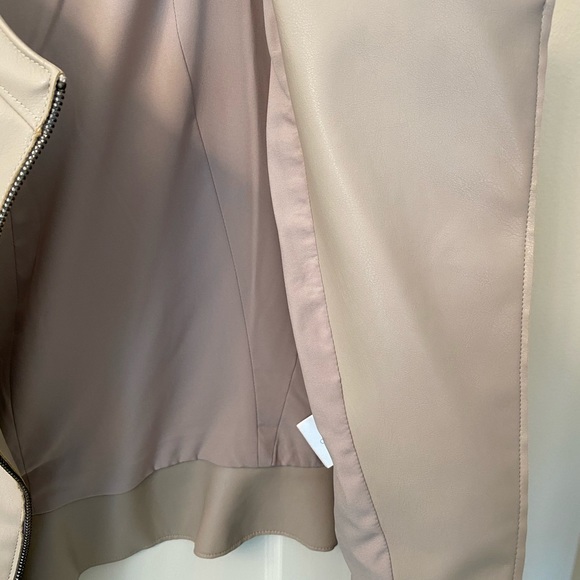 Tahari jacket - Picture 10 of 11
